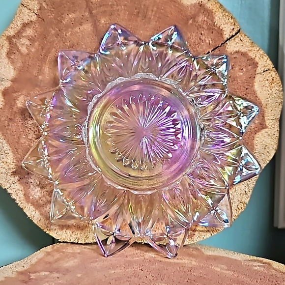Federal Petal Iridescent Plate - Picture 5 of 6